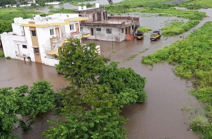 Yavatmal city flooded due to torrential rains | मुसळधार पावसाने यवतमाळ शहर जलमय Yavatmal city flooded due to torrential rains | मुसळधार पावसाने यवतमाळ शहर जलमय