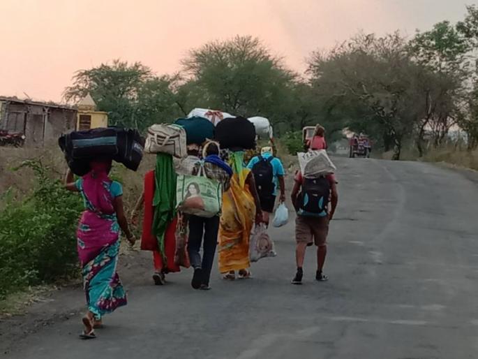 Workers could not walk due to blisters on their feet | Corona Virus in NagpuChandrapur; पायाला फोड आल्याने मजुरांना पायी चालता येईना