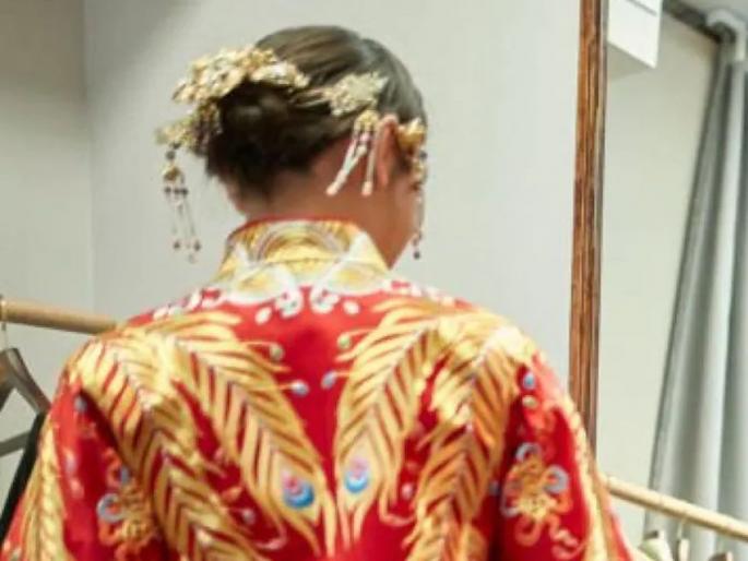 Had a sex relationship with a lover the day before marriage; After the marriage, the husband reached the police station as soon as he knew in china | आदल्या दिवशी प्रियकरासोबत नववधूच्या वेशात संबंध ठेवले; लग्नानंतर पतीला समजले, पोलीस ठाणे गाठले Had a sex relationship with a lover the day before marriage; After the marriage, the husband reached the police station as soon as he knew in china | आदल्या दिवशी प्रियकरासोबत नववधूच्या वेशात संबंध ठेवले; लग्नानंतर पतीला समजले, पोलीस ठाणे गाठले