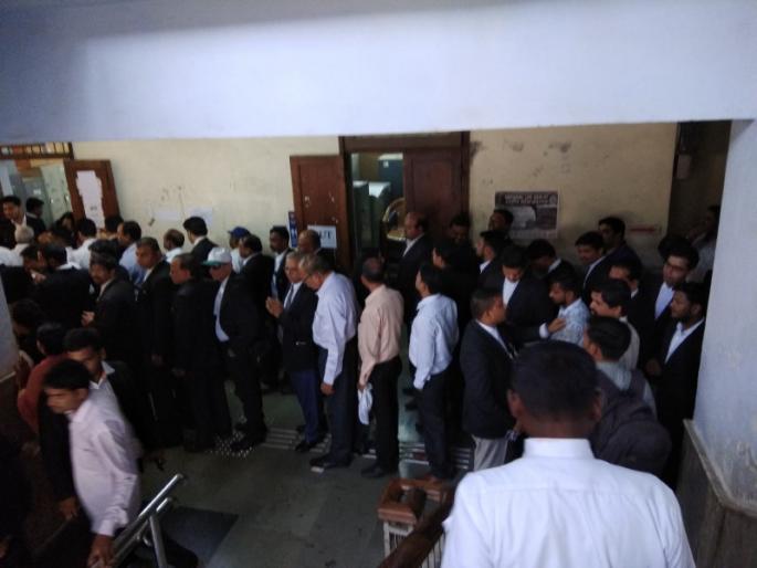 Maharashtra and Goa Bar Council election, 61 percent voting | बार कौन्सिल आॅफ महाराष्ट्र आणि गोवाच्या निवडणूकीत ६१ टक्के मतदान 