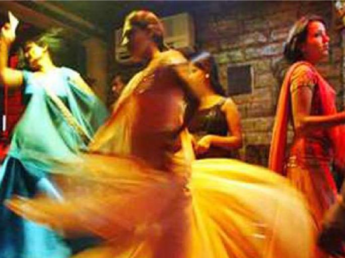 32 people including 12 Barbala arrested in Panchgani | Satara: पाचगणीतील हाॅटेलमध्ये नाचविल्या बारबाला; १२ बारबालांसह ३२ जण ताब्यात 32 people including 12 Barbala arrested in Panchgani | Satara: पाचगणीतील हाॅटेलमध्ये नाचविल्या बारबाला; १२ बारबालांसह ३२ जण ताब्यात