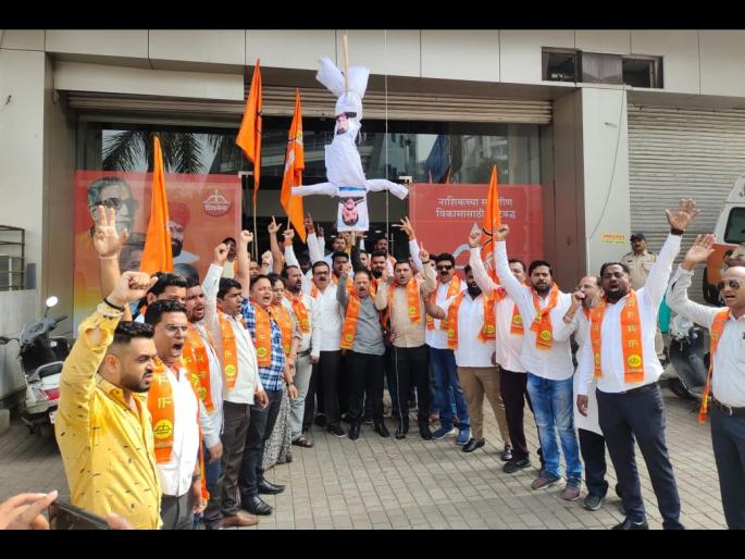 In Nashik Sadhu-Mahant Aggressive - Jode Mara Movement by Shinde Sena against Jitendra Awad | नाशिकमध्ये जितेंद्र आव्हाड यांच्या विरोधात साधू-महंत आक्रमक -शिंदे सेनेकडून जोडे मारा आंदोलन In Nashik Sadhu-Mahant Aggressive - Jode Mara Movement by Shinde Sena against Jitendra Awad | नाशिकमध्ये जितेंद्र आव्हाड यांच्या विरोधात साधू-महंत आक्रमक -शिंदे सेनेकडून जोडे मारा आंदोलन