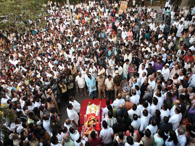 As long as the sun and moon remain Baba your name will remain Dr. Baba Adhav passed away in in Pune | जब तक सुरज चांद रहेगा बाबा तेरा नाम रहेगा..! पुण्यात शासकीय इतमामात डॉ. बाबा आढाव यांच्यावर अंत्यसंस्कार As long as the sun and moon remain Baba your name will remain Dr. Baba Adhav passed away in in Pune | जब तक सुरज चांद रहेगा बाबा तेरा नाम रहेगा..! पुण्यात शासकीय इतमामात डॉ. बाबा आढाव यांच्यावर अंत्यसंस्कार