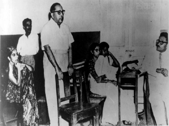 Our inspiration: Babasaheb spends time with students | बाबासाहेब आमची प्रेरणा : विद्यार्थ्यांत रमायचे बाबासाहेब Our inspiration: Babasaheb spends time with students | बाबासाहेब आमची प्रेरणा : विद्यार्थ्यांत रमायचे बाबासाहेब