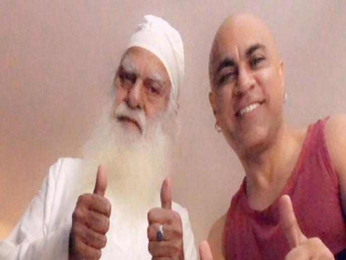 Baba Sehgal’s father dies due to coronavirus | वेळेत बेड न मिळाल्याने प्रसिद्ध गायक बाबा सहगलच्या वडिलांचे कोरोनामुळे निधन Baba Sehgal’s father dies due to coronavirus | वेळेत बेड न मिळाल्याने प्रसिद्ध गायक बाबा सहगलच्या वडिलांचे कोरोनामुळे निधन