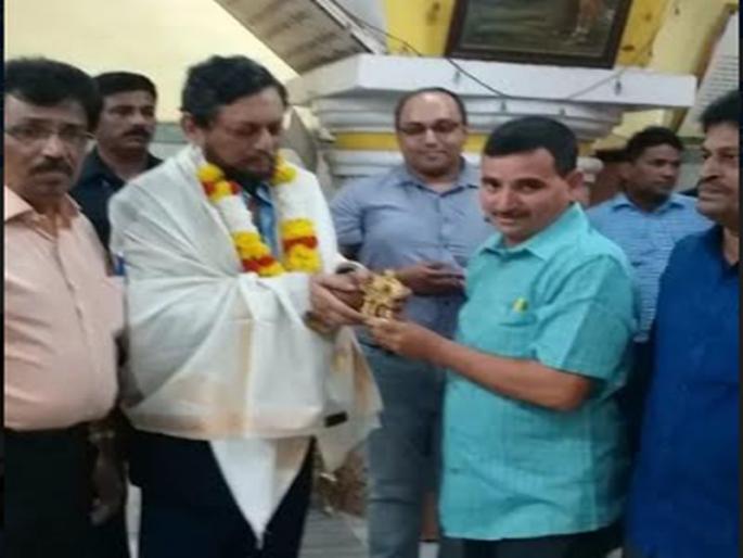 Chief Justice of the Supreme Court Sharad Bobade took a look at Chamundeshwari | सर्वोच्च न्यायालयाचे सरन्यायाधीश शरद बोबडे यांनी घेतले चामुंडेश्वरीचे दर्शन Chief Justice of the Supreme Court Sharad Bobade took a look at Chamundeshwari | सर्वोच्च न्यायालयाचे सरन्यायाधीश शरद बोबडे यांनी घेतले चामुंडेश्वरीचे दर्शन