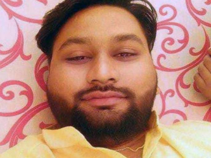 Baba lagin ... firing on groom, still the wedding ceremony complete | बाबा लगीssन... वरातीतच नवरदेवावर गोळीबार, तरीही उडवला लग्नाचा बार! Baba lagin ... firing on groom, still the wedding ceremony complete | बाबा लगीssन... वरातीतच नवरदेवावर गोळीबार, तरीही उडवला लग्नाचा बार!