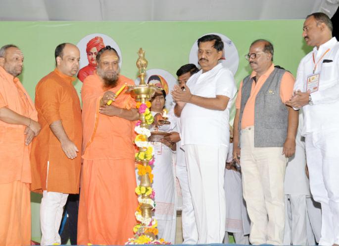 Akkalkot Tirtha area is the Godboom: Baba Ramdev | अक्कलकोट तीर्थक्षेत्र ही देवभूमी : बाबा रामदेव Akkalkot Tirtha area is the Godboom: Baba Ramdev | अक्कलकोट तीर्थक्षेत्र ही देवभूमी : बाबा रामदेव