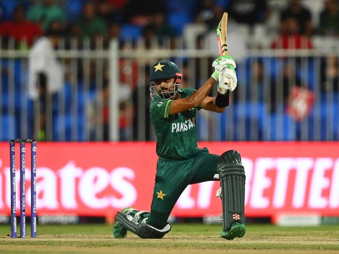 T20 World Cup, PAK vs AUS Live Update : Babar Azam breaks the record for the most runs by any player in their first T20 World Cup | T20 World Cup, PAK vs AUS Live Update : कर्णधार बाबर आजमनं प्रशिक्षक मॅथ्यू हेडनला टाकले मागे; ट्वेंटी-२० वर्ल्ड कपमध्ये नोंदवला मोठा विक्रम