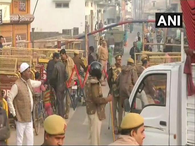 Security tightened in Ayodhya on the anniversary of Babri Mosque demolition | बाबरी विध्वंसाची 26 वर्ष, अयोध्येत कडेकोट बंदोबस्त Security tightened in Ayodhya on the anniversary of Babri Mosque demolition | बाबरी विध्वंसाची 26 वर्ष, अयोध्येत कडेकोट बंदोबस्त