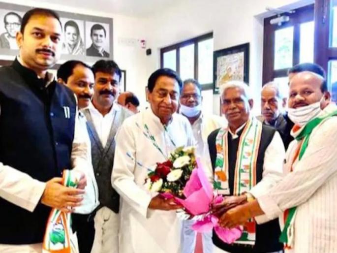 nathuram godse bhakt babulal chaurasia joins congress in presence of kamal nath | नथुराम गोडसे भक्ताने केला काँग्रेसमध्ये प्रवेश; कमलनाथ यांची उपस्थिती nathuram godse bhakt babulal chaurasia joins congress in presence of kamal nath | नथुराम गोडसे भक्ताने केला काँग्रेसमध्ये प्रवेश; कमलनाथ यांची उपस्थिती