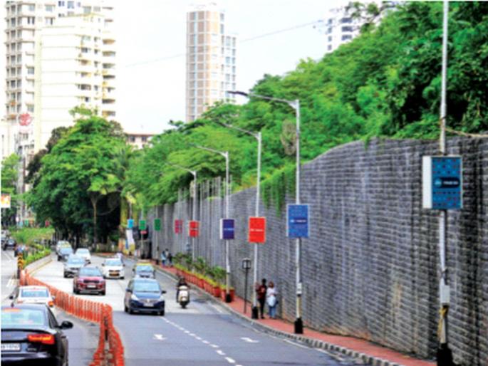 Danger still remains on Babulnath hill! | बाबुलनाथ टेकडीवर धोका अजूनही कायम! Danger still remains on Babulnath hill! | बाबुलनाथ टेकडीवर धोका अजूनही कायम!