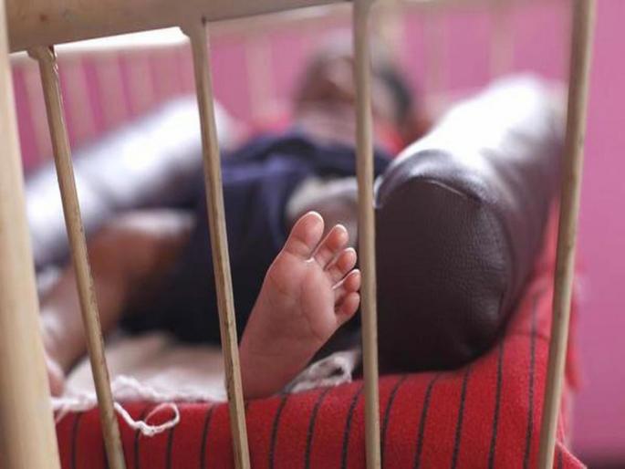 The baby died within half an hour of being held; Know 'Cot Death' to avoid death | पाळण्यात ठेवल्यानंतर अर्ध्या तासातच बाळाचा मृत्यू; मृत्यू टाळण्यासाठी जाणून घ्या ‘कॉट डेथ’ The baby died within half an hour of being held; Know 'Cot Death' to avoid death | पाळण्यात ठेवल्यानंतर अर्ध्या तासातच बाळाचा मृत्यू; मृत्यू टाळण्यासाठी जाणून घ्या ‘कॉट डेथ’