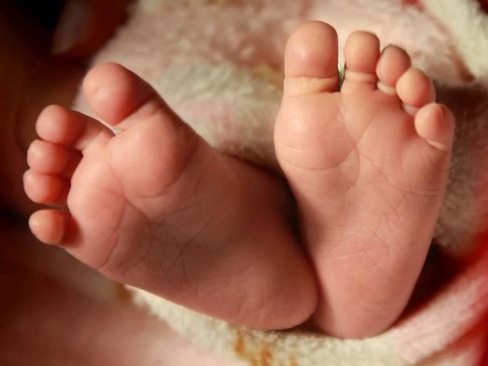 CoronaVirus six month old babies covid 19 report comes negative makes ratnagiri corona free | CoronaVirus: 'त्या' बाळाचा कोरोना अहवाल निगेटिव्ह आला अन् जिल्हा कोरोनामुक्त झाला CoronaVirus six month old babies covid 19 report comes negative makes ratnagiri corona free | CoronaVirus: 'त्या' बाळाचा कोरोना अहवाल निगेटिव्ह आला अन् जिल्हा कोरोनामुक्त झाला