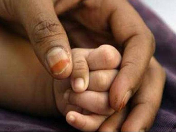 Baby kidnapper women arrested; During the investigation, it was understood that the parents of the baby was different | चिमुकलीचे अपहरण करणारी महिला जेरबंद; तपासादरम्यान समजले बाळाचे जन्मदाते वेगळेच Baby kidnapper women arrested; During the investigation, it was understood that the parents of the baby was different | चिमुकलीचे अपहरण करणारी महिला जेरबंद; तपासादरम्यान समजले बाळाचे जन्मदाते वेगळेच