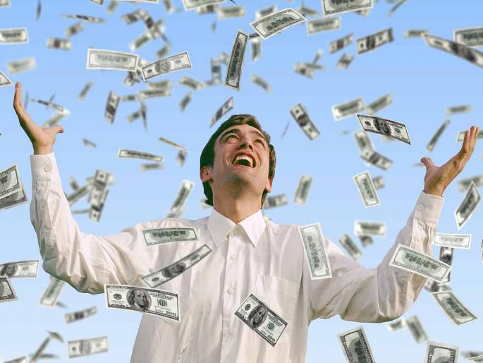 11-month-old baby from Kerala wins $1 million at Dubai Duty Free raffle | वाह रे नशीब! ११ महिन्यांचं बाळ रातोरात झालं कोट्यधीश, ७ कोटी रूपयांची लागली लॉटरी! 