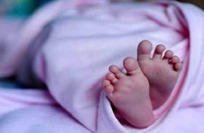 four month year old daughter selling case, child still away from her mother | बालकल्याण समितीला अनास्थेचा पूर, चार महिन्यांची चिमुकली आईपासून दूर four month year old daughter selling case, child still away from her mother | बालकल्याण समितीला अनास्थेचा पूर, चार महिन्यांची चिमुकली आईपासून दूर