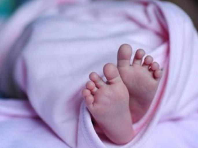 in mumbai dharavi incident caused by throwing an infant body found on the side of the road investigation by cctv | रस्त्याच्या कडेला अर्भक फेकल्याने खळबळ, धारावीतील घटना; 'सीसीटीव्ही'द्वारे तपास in mumbai dharavi incident caused by throwing an infant body found on the side of the road investigation by cctv | रस्त्याच्या कडेला अर्भक फेकल्याने खळबळ, धारावीतील घटना; 'सीसीटीव्ही'द्वारे तपास