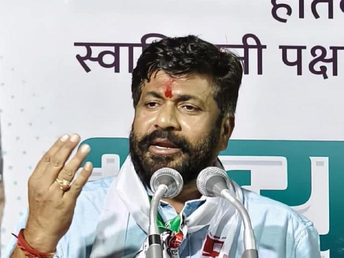 Bacchu Kadu claims victory in farmers loan waiver movement | कर्जमाफीचे बोललोच नाही असे सतत म्हणणाऱ्या सरकारला आम्ही निश्चित तारखेवर आणून ठेवले Bacchu Kadu claims victory in farmers loan waiver movement | कर्जमाफीचे बोललोच नाही असे सतत म्हणणाऱ्या सरकारला आम्ही निश्चित तारखेवर आणून ठेवले