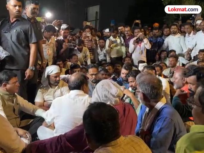 Bacchu Kadu Morcha: Meeting with Minister Bacchu Kadu, discussion on the street in heavy rain; What was decided about the agitation? | Bacchu Kadu Morcha: मंत्री बच्चू कडूंच्या भेटीला, भरपावसात रस्त्यावरच चर्चा; आंदोलनाबद्दल काय ठरलं? Bacchu Kadu Morcha: Meeting with Minister Bacchu Kadu, discussion on the street in heavy rain; What was decided about the agitation? | Bacchu Kadu Morcha: मंत्री बच्चू कडूंच्या भेटीला, भरपावसात रस्त्यावरच चर्चा; आंदोलनाबद्दल काय ठरलं?