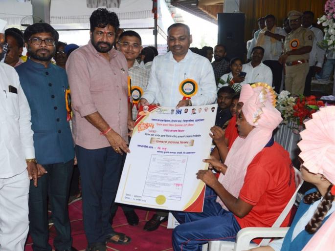 Village-to-village survey of disabled persons will be given benefits; come Testimony of Bachu Kadu | गावोगावी दिव्यांगांचे सर्वेक्षण करून लाभ देणार; आ. बच्चू कडू यांची ग्वाही Village-to-village survey of disabled persons will be given benefits; come Testimony of Bachu Kadu | गावोगावी दिव्यांगांचे सर्वेक्षण करून लाभ देणार; आ. बच्चू कडू यांची ग्वाही