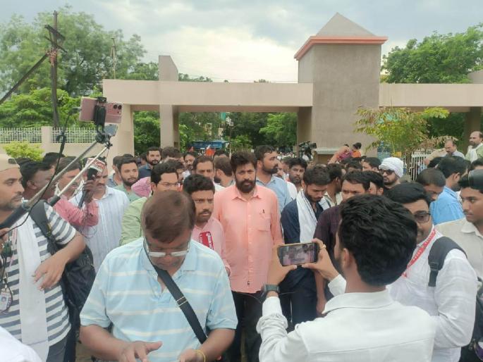 lok sabha election 2024 mla bacchu kadu and bjp navneet rana clash due to science score ground in amravati | अमरावती येथे सायन्स कोअर मैदानावरून कडू-राणा आमने-सामने lok sabha election 2024 mla bacchu kadu and bjp navneet rana clash due to science score ground in amravati | अमरावती येथे सायन्स कोअर मैदानावरून कडू-राणा आमने-सामने