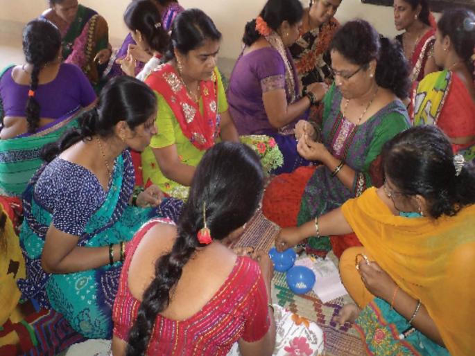 bmc has decided to develop an app with the help of sndt university to make the product made by 10 thousand women self help group | बचतगटांच्या उत्पादनांना व्यासपीठ; महापालिका, ‘एसएनडीटी’ ॲप विकसित करणार  bmc has decided to develop an app with the help of sndt university to make the product made by 10 thousand women self help group | बचतगटांच्या उत्पादनांना व्यासपीठ; महापालिका, ‘एसएनडीटी’ ॲप विकसित करणार