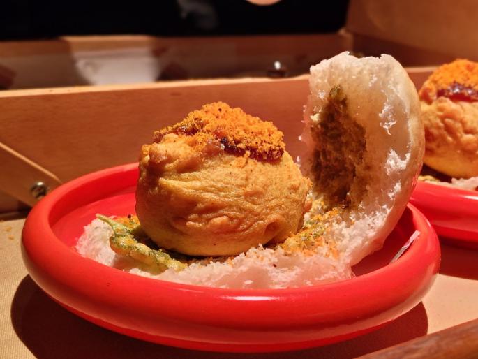 The primary challenge facing these children is arranging accommodation and food in Pune | एक वेळ जेवण, रात्री वडापाव!- तारुण्याची ‘उपासमार’