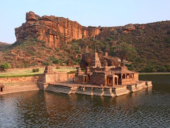 Tourist places in badami the city of karnataka | ऐतिहासिक आणि भव्य ठिकाणांसाठी ओळखलं जातं कर्नाटकातील 'बादामी' Tourist places in badami the city of karnataka | ऐतिहासिक आणि भव्य ठिकाणांसाठी ओळखलं जातं कर्नाटकातील 'बादामी'