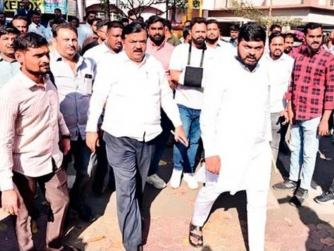 Nashik Municipal Corporation Election Double AB form and triple explosion of Badgujar; BJP suffers a setback with MLA Seema Hire | Nashik Municipal Corporation Election : डबल एबी फॉर्म अन् बडगुजरांचा ट्रिपल धमाका; आमदार सीमा हिरेंसह भाजपला धक्का Nashik Municipal Corporation Election Double AB form and triple explosion of Badgujar; BJP suffers a setback with MLA Seema Hire | Nashik Municipal Corporation Election : डबल एबी फॉर्म अन् बडगुजरांचा ट्रिपल धमाका; आमदार सीमा हिरेंसह भाजपला धक्का