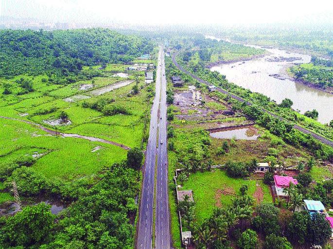 The 'road' of sincerity did not go far enough, the good work did not cause pits | इमानदारीचा ‘रस्ता’ पुरात गेला नाही वाहून, उत्तम कामामुळे खड्डे पडले नाही The 'road' of sincerity did not go far enough, the good work did not cause pits | इमानदारीचा ‘रस्ता’ पुरात गेला नाही वाहून, उत्तम कामामुळे खड्डे पडले नाही