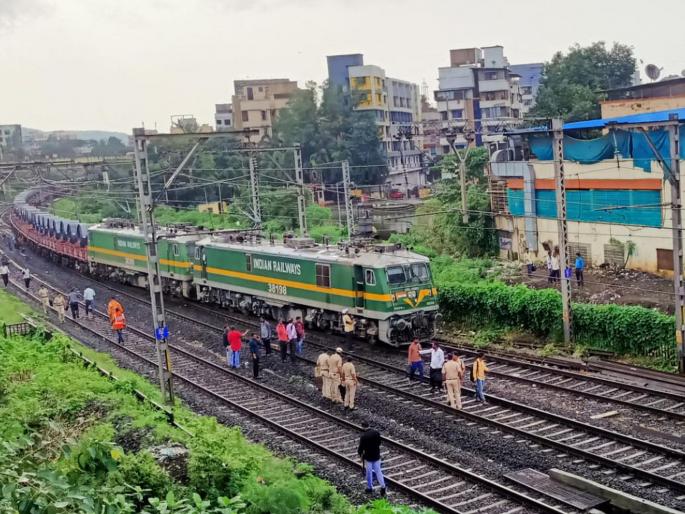 Goods train stuck near Badlapur railway station due to wrong signal; Railway traffic in Karjat direction stopped | चुकीचा सिग्नल दिल्याने बदलापूर स्टेशनजवळ मालगाडी अडकली; कर्जतकडे जाणारी रेल्वे वाहतूक ठप्प Goods train stuck near Badlapur railway station due to wrong signal; Railway traffic in Karjat direction stopped | चुकीचा सिग्नल दिल्याने बदलापूर स्टेशनजवळ मालगाडी अडकली; कर्जतकडे जाणारी रेल्वे वाहतूक ठप्प