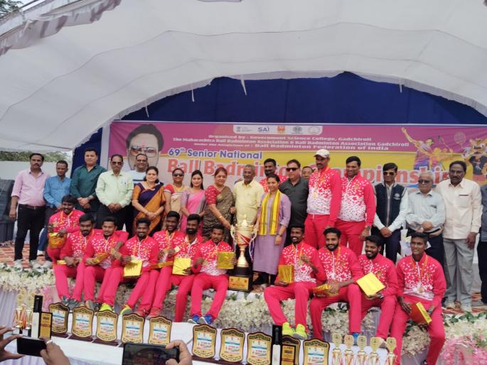 In Badminton competition Indian Railways topped men s and Karnataka team topped women s | बॅडमिंटन स्पर्धेत पुरुषांमध्ये इंडियन रेल्वे तर महिलांमध्ये कर्नाटक संघ अव्वल In Badminton competition Indian Railways topped men s and Karnataka team topped women s | बॅडमिंटन स्पर्धेत पुरुषांमध्ये इंडियन रेल्वे तर महिलांमध्ये कर्नाटक संघ अव्वल