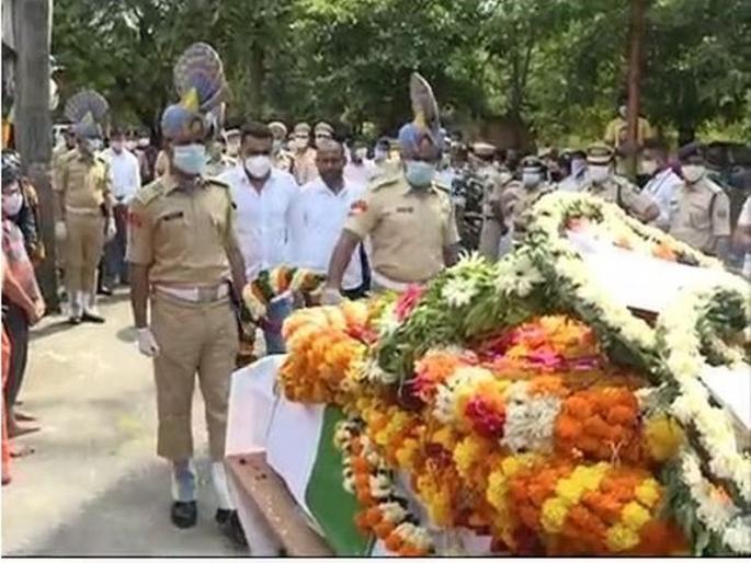 Martyr Jawan Naresh Badole's last farewell | शहीद जवान नरेश बडोले यांना शासकीय इतमामात अखेरचा निरोप Martyr Jawan Naresh Badole's last farewell | शहीद जवान नरेश बडोले यांना शासकीय इतमामात अखेरचा निरोप