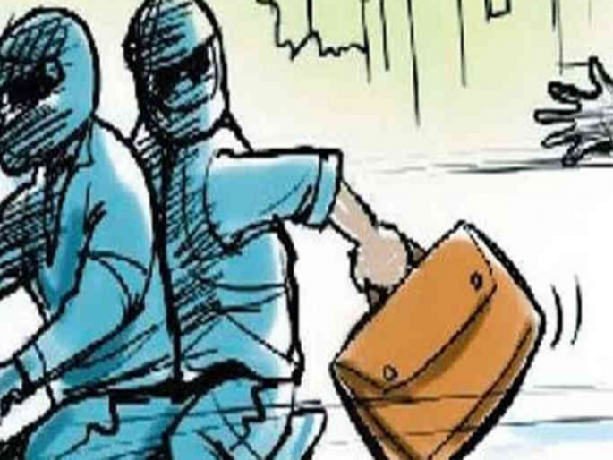 The first attempt failed, the thieves did not leave a trace; 3 lakhs bag looted as soon as he stopped to remove the puncture | पहिला प्रयत्न फसला, चोरट्यांनी पिच्छा नाही सोडला; पंक्चर काढायला थांबताच ३ लाख ढापले The first attempt failed, the thieves did not leave a trace; 3 lakhs bag looted as soon as he stopped to remove the puncture | पहिला प्रयत्न फसला, चोरट्यांनी पिच्छा नाही सोडला; पंक्चर काढायला थांबताच ३ लाख ढापले