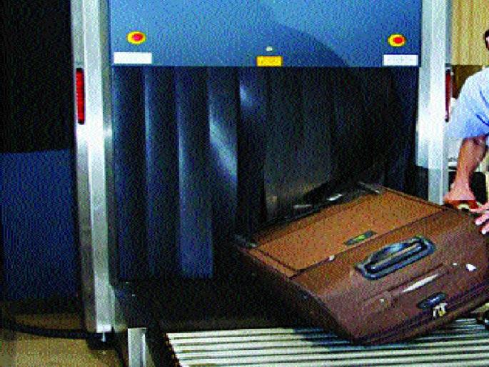Do not check the bag due to radiation | रेडिएशनच्या भीतीने बॅग तपासणी नाही Do not check the bag due to radiation | रेडिएशनच्या भीतीने बॅग तपासणी नाही
