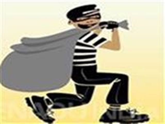 Cinestyle stole seven lakh bags | सिनेस्टाईलने पावणे सात लाखांची बॅग पळवली