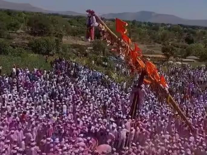 The historic Bagad Yatra at Bavdhan which has a tradition of three and a half centuries, was celebrated with enthusiasm in wai satara | Satara: बावधनमध्ये घुमला ‘काशिनाथाचं चांगभलं’चा गजर, बगाड यात्रा उत्साहात; परदेशी पाहुण्यांची हजेरी The historic Bagad Yatra at Bavdhan which has a tradition of three and a half centuries, was celebrated with enthusiasm in wai satara | Satara: बावधनमध्ये घुमला ‘काशिनाथाचं चांगभलं’चा गजर, बगाड यात्रा उत्साहात; परदेशी पाहुण्यांची हजेरी
