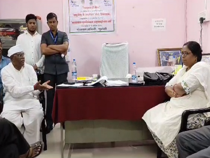 Video: 700 files of farmers pending; MLA Haribhau Bagde was angry, the group development officer was scolded in Fullanbri | Video: 'पैसे द्या म्हणून बोर्ड लावा', आमदार बागडे अधिकाऱ्यावर संतापले; कार्यालयात ठिय्या Video: 700 files of farmers pending; MLA Haribhau Bagde was angry, the group development officer was scolded in Fullanbri | Video: 'पैसे द्या म्हणून बोर्ड लावा', आमदार बागडे अधिकाऱ्यावर संतापले; कार्यालयात ठिय्या