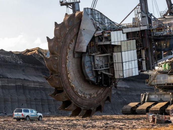 Bagger 288 the worlds largest land vehicle equals 40000 workers | ७ अरबची मशीन जी एकटीच करत होती ४० हजार लोकांचं काम!