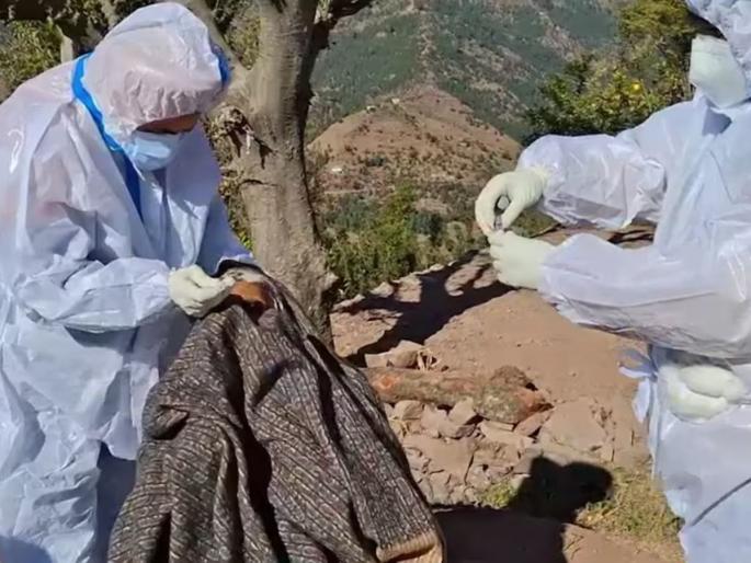 unexplained deaths rajouri village declared containment zone | चिंताजनक! रहस्यमय आजाराने १७ जणांचा मृत्यू, जम्मूतील 'हे' गाव 'कंटेनमेंट झोन' घोषित unexplained deaths rajouri village declared containment zone | चिंताजनक! रहस्यमय आजाराने १७ जणांचा मृत्यू, जम्मूतील 'हे' गाव 'कंटेनमेंट झोन' घोषित