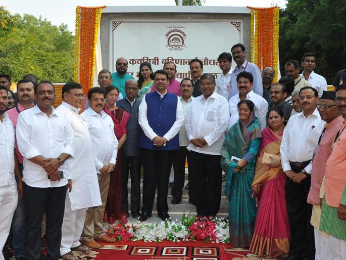 Bahinabai Chaudhary's philosophy of life | बहिणाबाई चौधरी यांनी साध्यासोप्या भाषेत मांडले जीवनाचे तत्वज्ञान - मुख्यमंत्री Bahinabai Chaudhary's philosophy of life | बहिणाबाई चौधरी यांनी साध्यासोप्या भाषेत मांडले जीवनाचे तत्वज्ञान - मुख्यमंत्री