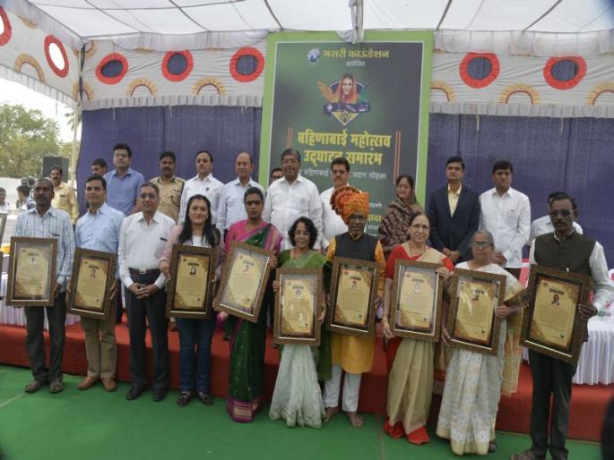 Shopping mall in each taluka for women saving groups of Jalgaon: Revenue Minister Chandrakant Patil | जळगावातील महिला बचत गटांसाठी प्रत्येक तालुक्यात शॉपिंग मॉल : महसूल मंत्री चंद्रकांत पाटील Shopping mall in each taluka for women saving groups of Jalgaon: Revenue Minister Chandrakant Patil | जळगावातील महिला बचत गटांसाठी प्रत्येक तालुक्यात शॉपिंग मॉल : महसूल मंत्री चंद्रकांत पाटील