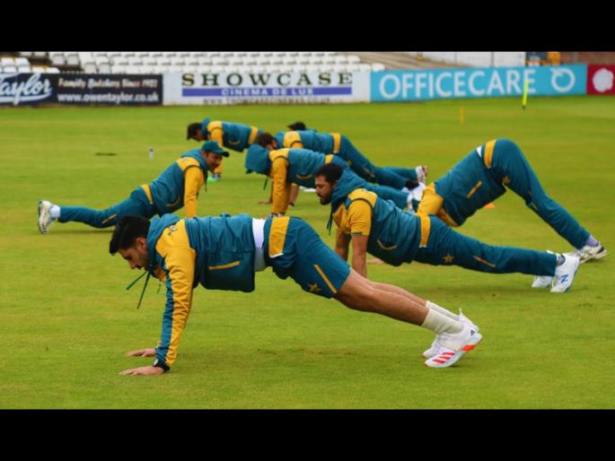Pakistan's Kashif Bhatti tests positive for COVID-19 in the UK, to undergo self-isolation | OMG: पाकिस्तानात निगेटिव्ह अन् इंग्लंडमध्ये आढळला पॉझिटिव्ह; अन्य खेळाडूंवर कोरोना संकट!