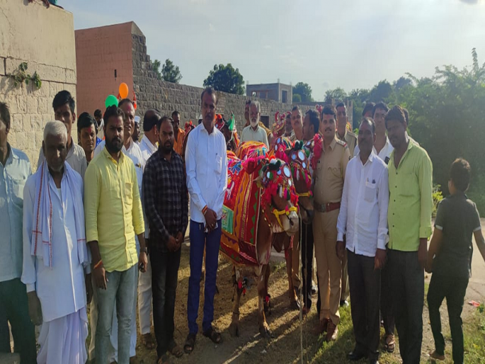 Bail Pola celebrated after 60 years in Dahikhed near Sonpeth | साठ वर्षांनी फुटला दहिखेड येथील पोळा; मानपानच्या मुद्द्यावरुन झाला होता बंद Bail Pola celebrated after 60 years in Dahikhed near Sonpeth | साठ वर्षांनी फुटला दहिखेड येथील पोळा; मानपानच्या मुद्द्यावरुन झाला होता बंद