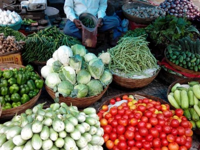 Inflation on vegetables; Scissors in the pockets of the common man | भाजीपाल्यावर महागाईचा तडका; सामान्यांच्या खिशाला कात्री Inflation on vegetables; Scissors in the pockets of the common man | भाजीपाल्यावर महागाईचा तडका; सामान्यांच्या खिशाला कात्री