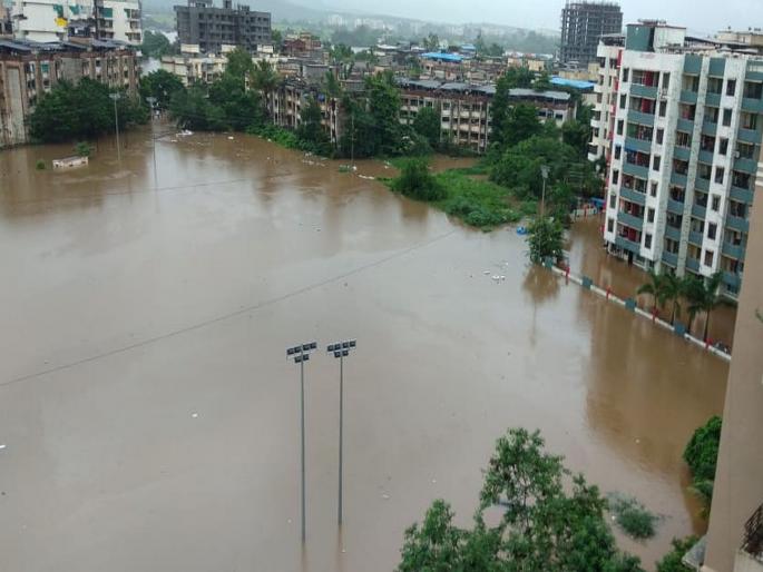 Floods in Ambarnath, Badlapur due to heavy rains | मुसळधार पावसामुळे अंबरनाथ, बदलापूरमध्ये पूरस्थिती; सखल भागात साचले पाणी Floods in Ambarnath, Badlapur due to heavy rains | मुसळधार पावसामुळे अंबरनाथ, बदलापूरमध्ये पूरस्थिती; सखल भागात साचले पाणी