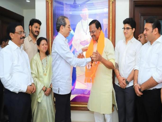 Former BJP MLA from Ratnagiri Bal Mane finally joined Uddhav Sena | रत्नागिरीत महायुतीला धक्का; भाजपचे माजी आमदार बाळ माने उद्धवसेनेत Former BJP MLA from Ratnagiri Bal Mane finally joined Uddhav Sena | रत्नागिरीत महायुतीला धक्का; भाजपचे माजी आमदार बाळ माने उद्धवसेनेत