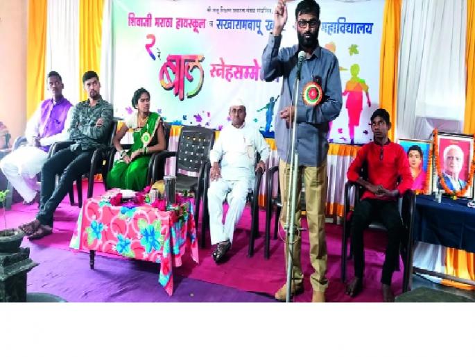 Literature teaches us from nature: Khotan in Krishna | निसर्गातूनच साहित्य साकारते : कृष्णात खोत Literature teaches us from nature: Khotan in Krishna | निसर्गातूनच साहित्य साकारते : कृष्णात खोत