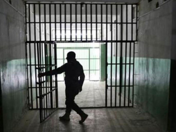 Exciting incident in Pune 7 boys of Koyta gang escaped by climbing a ladder on the wall | पुण्यातील खळबळजनक घटना! कोयता गँगमधील ७ मुलांचे भिंतीला शिडी लावून पलायन Exciting incident in Pune 7 boys of Koyta gang escaped by climbing a ladder on the wall | पुण्यातील खळबळजनक घटना! कोयता गँगमधील ७ मुलांचे भिंतीला शिडी लावून पलायन